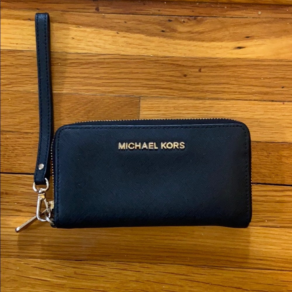 Michael kors wristlet